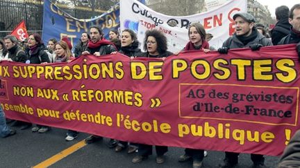 Des enseignants et des lycéens d'Ile-de-France manifestent le 18 février 2010 à Paris. (AFP/JACQUES DEMARTHON)