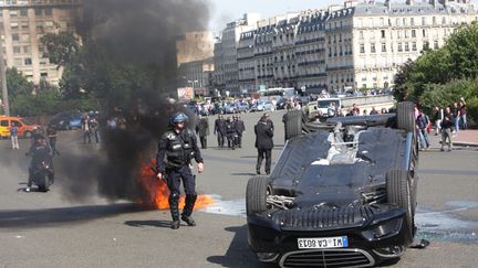 &nbsp; (La manifestation a surtout été violente à la Porte Maillot dans le nord-ouest de Paris © SEVGI/SIPA)