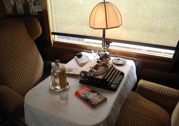 Imaginez Graham Greene dans la voiture-salon de l'Orient Express (exposition de l'Institut du monde arabe, avril 2014)
 (Photo Valérie Oddos / Culturebox / France Télévisions)