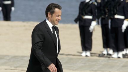 Nicolas Sarkozy assiste aux comm&eacute;morations du 8 mai 1945, en 2008, &agrave; Ouistreham (Calvados). (MICHEL EULER / AFP)