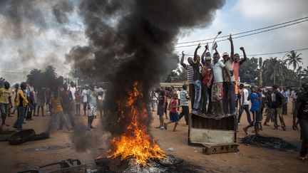 Manifestation dans une rue de Bangui pour demander la d&eacute;mission du pr&eacute;sident par int&eacute;rim,&nbsp;Michel Djotodia (Centrafrique), le 17 novembre 2013. (WILLIAM DANIELS / PANOS PICTURES FOR TIME)