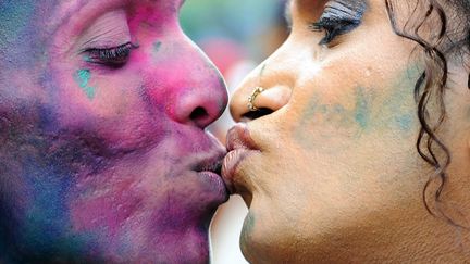 Elle est ex&eacute;cut&eacute;e &agrave; vif, avec un couteau et sans anesth&eacute;sie hormis un peu d'alcool et de drogues. (INDRANIL MUKHERJEE / AFP)