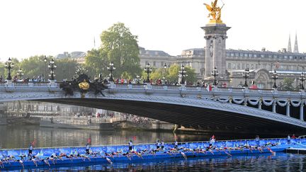 Les concurrents masculins du test event de triathlon à Paris, lors de l'épreuve de natation, le 18 août 2023. (MILLEREAU PHILIPPE / KMSP)