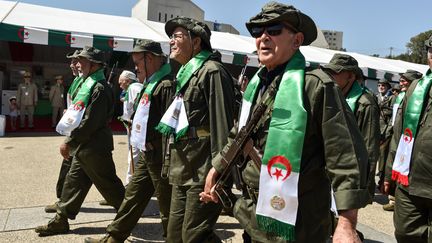 Des vétérans de l'armée nationale de la libration (Moudhahidine), lors&nbsp;de la marche de l'indépendance, le 5 juillet 2017.&nbsp; (RYAD KRAMDI / RYAD KRAMDI / AFP)