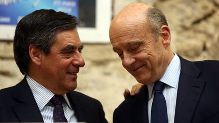 Fran&ccedil;ois Fillon (&agrave; gauche) et Alain Jupp&eacute;, le 6 mars 2014 &agrave;&nbsp;Eysines (Gironde). (NICOLAS TUCAT / AFP)