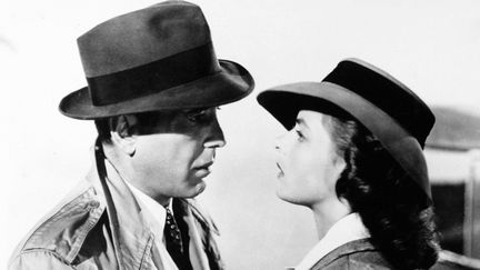 Humphrey Bogart et Ingrid Bergman dans "Casablanca", en 1942. (COLLECTION CINEMA / AFP)