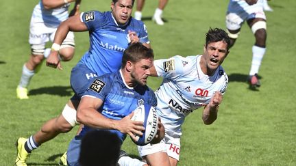 Rory Kockott s'échappe sous les yeux de Dan Carter  (REMY GABALDA / AFP PHOTO)