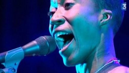 Rokia Traoré fait chanter le Mali aux Estivales du Château de Chambéry
 (Culturebox)