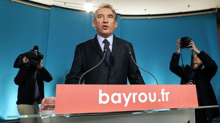 Fran&ccedil;ois Bayrou a annonc&eacute;&nbsp;le 3 mai 2012 qu'il voterait pour Fran&ccedil;ois Hollande, &agrave; titre personnel. (FRANCOIS GUILLOT / AFP)