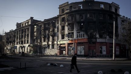 Des immeubles de la ville de Bakhmout (Ukraine), le 10 février 2023. (MAREK M. BEREZOWSKI / ANADOLU AGENCY / AFP)