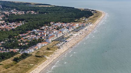 La plage de Notre-Dame-de-Monts (Vend&eacute;e) vue du ciel en 2013. (LEROY FRANCIS / HEMIS.FR / AFP)