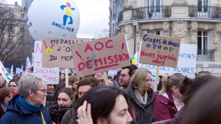 La préfecture de police a comptabilisé 6 800 manifestants à Paris, jeudi 1er février. (BRUNO LEVESQUE / MAXPPP)