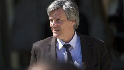 Stéphane Le Foll l'emporterait dans l'ex-circonscription de François Fillon selon un sondage (FRED DUFOUR / AFP)