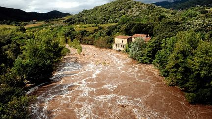 L'Orb en crue au pont de Tarassac, dans l'H&eacute;rault, mercredi 17 septembre 2014.&nbsp; (  MAXPPP)