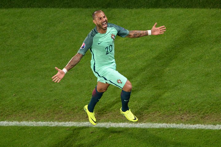 Le Portugais Ricardo Quaresma a marqué le seul but du huitième de finale de l'Euro contre la Croatie, samedi 25 juin à Lens (Pas-de-Calais). (FRANCOIS LO PRESTI / AFP)