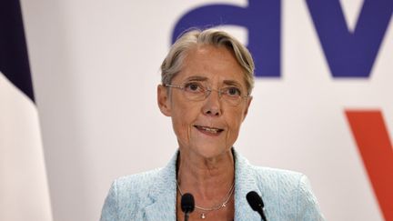 Elisabeth Borne prononce un discours au soir du premier tour des élections législatives, le 12 juin 2022, à Paris. (LUDOVIC MARIN / AFP)