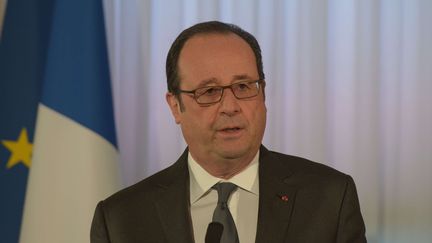 Hollande "n'acceptera jamais qu'on puisse mettre en cause les fonctionnaires"