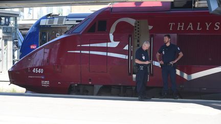 &nbsp; (Le contrôleur SNCF qui s'est retrouvé face-à-face avec l'auteur présumé de l'attaque du Thalys témoigne en exclusivité sur France Info  © MAXPPP)