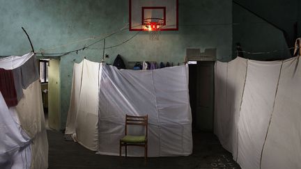 Premier prix cat&eacute;gorie "Actualit&eacute;s g&eacute;n&eacute;rales" : un campement d'urgence pour r&eacute;fugi&eacute;s ouvert dans une &eacute;cole abandonn&eacute;e de Sofia (Bulgarie), le 21 novembre 2013. (ALESSANDRO PENSO / ONOFF PICTURE)