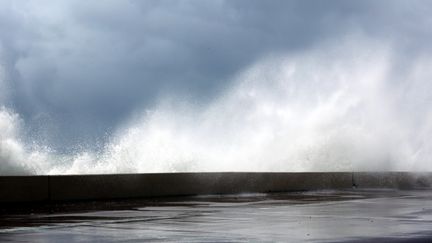 Des vagues &agrave; Bastia (Haute-Corse), le 2 octobre 2015, apr&egrave;s un &eacute;pisode orageux. (MAXPPP)