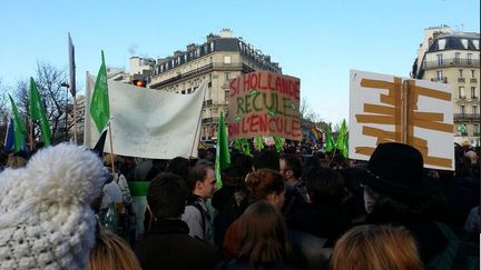 Les jeunes d'Europe-Ecologie-Les-Verts &eacute;taient moins polis.&nbsp; (THOMAS BAIETTO / FRANCETV INFO)