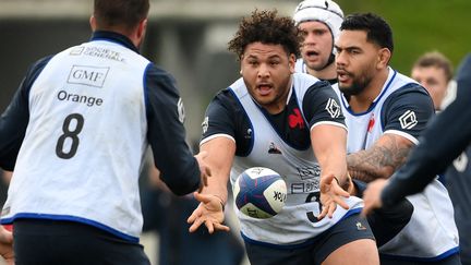 Le pilier droit de Montpellier, Mohamed Haouas, à l'entraînement avec le XV de France, le 22 février 2023 à Marcoussis. (FRANCK FIFE / AFP)