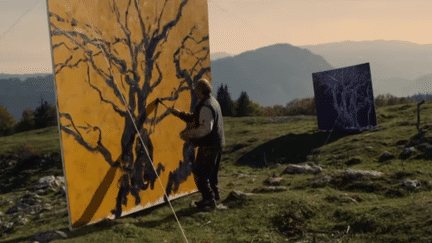 Pendant seize ans, le réalisateur François Royet a suivi le peintre Charles Belle. De ce long travail est né "Par-delà les silences", un film qui raconte l'art. (France 3)