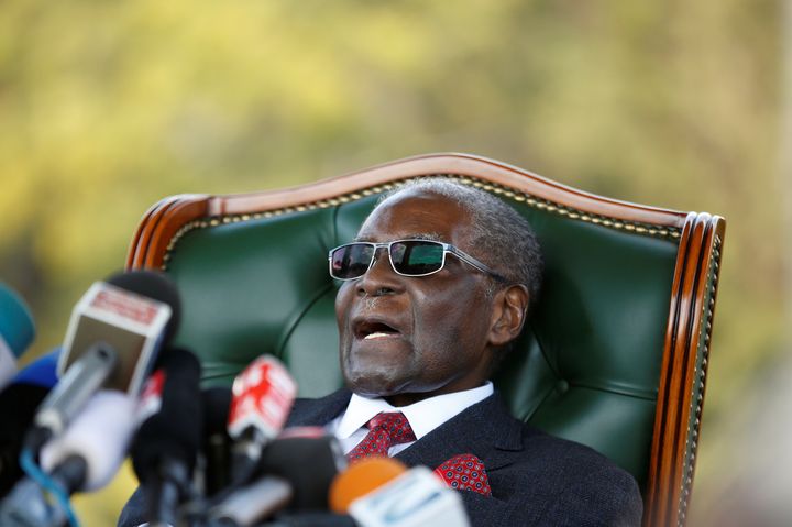 L'ancien président zimbabwéen Robert Mugabe lors d'une conférence de presse à sa résidence privée à Harare le 29 juillet 2018, après son départ du pouvoir (REUTERS - SIPHIWE SIBEKO / X90069)