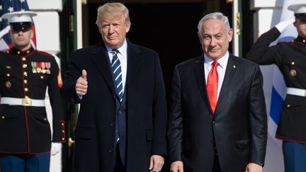 Le président des Etats-Unis, Donald Trump, accueille le Premier ministre israélien, Benyamin Nétanyahou, à Washington, le 27 janvier 2020.&nbsp; (SAUL LOEB / AFP)