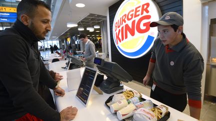 Au restaurant Burger King de Marignane (Bouches-du-Rh&ocirc;ne), le 22 d&eacute;cembre 2012. (ANNE-CHRISTINE POUJOULAT / AFP)