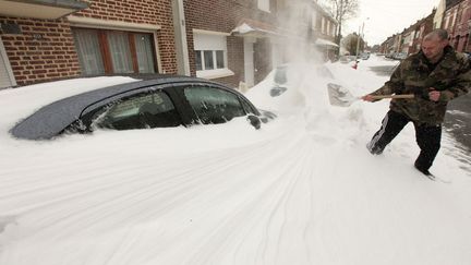 Dans une rue de Cambrai (Nord), le 12 mars 2013. (PASCAL ROSSIGNOL / REUTERS)