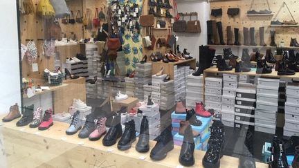 Un magasin de chaussure à Avignon dans le Vaucluse. (MARIE-AUDREY LAVAUD / RADIOFRANCE)