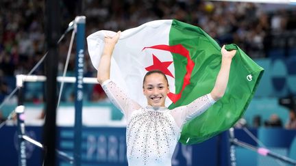 L'Algérienne Kaylia Nemour après avoir remporté la finale des barres asymétriques de gymnastique artistique féminine aux Jeux olympiques de Paris, le 1er août 2017. (MAXPPP)