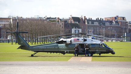 L'h&eacute;licopt&egrave;re de Barack Obama, pos&eacute; &agrave; Amsterdam (Pays-Bas), le 24 mars 2014. (PATRICK VAN KATWIJK / DPA / AFP)