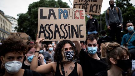 Une manifestation contre les violences policières à Toulouse, le 3 juin 2020. (LIONEL BONAVENTURE / AFP)