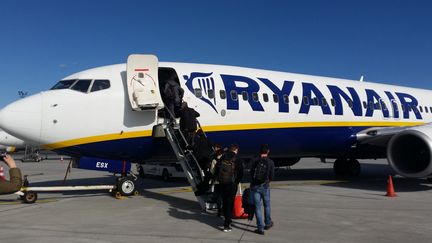 Un avion de la compagnie aérienne Ryanair à l'aéroport de Bordeaux (Gironde). (NICOLAS BLANZAT / RADIO FRANCE)