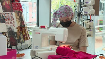 Atelier couture à l'Institut d'hématologie et d'oncologie pédiatrique de Lyon (France 3 Aura)