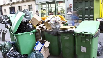 &nbsp; (Les ordures s'entassent dans les rues parisiennes au 4e jourde grève des éboueurs © MaxPPP)