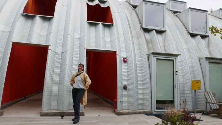 Le projet Caterpillar à Core City possède une longue cabane divisée en huit unités. Le développement entièrement loué comprend six résidences et deux espaces de travail/vie plus grands. (Photo Emmanuel Langlois)