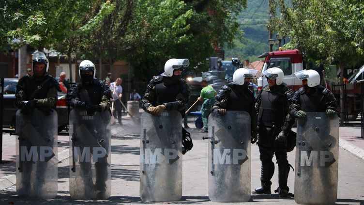 Security measures were put in place in Zvecan (Kosovo), after clashes, on May 30, 2023. (ERKIN KECI / ANADOLU AGENCY / AFP)