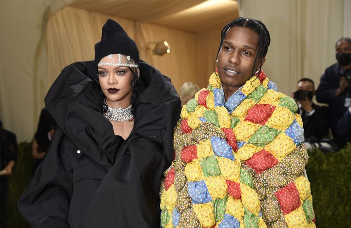 La chanteuse et femme d'affaires Rihanna et le rappeur ASAP Rocky, au gala du Met le lundi 13 septembre 2021 à New York (Etats-Unis). (EVAN AGOSTINI/AP/SIPA / SIPA)