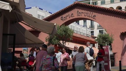 Alors que le festival de Cannes va débuter, on vous emmène à la découverte d’un lieu mythique de la ville : le marché de Forville. (France 2)