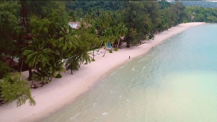 Le 6e rapport du Giec a été publié lundi 20 mars et donnent des pistes pour permettre de survivre au réchauffement climatique. En Thaïlande, la disparition des plages, si prisées des touristes, semblent inéluctables. (FRANCE 2)