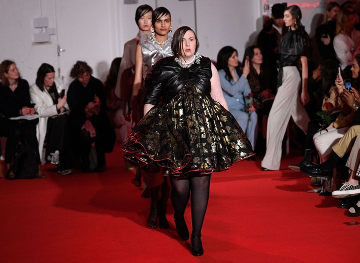 Lena Dunham défile pour 16Arlington&nbsp;pap féminin automne-hiver 2020-21 à la London Fashion Week, le 14 février 2020 (WWD/REX/SIPA / SHUTTERSTOCK)