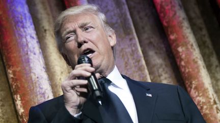 Le président élu Donald Trump s'exprime lors d'un dîner de gala, le 17 janvier 2017 à Washington. (KEVIN DIETSCH / DPA)