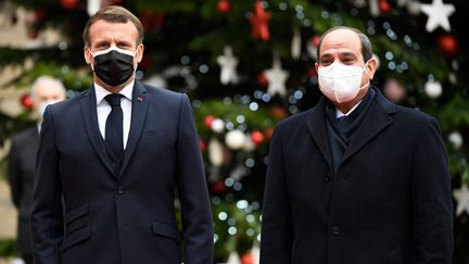 Emmanuel Macron et Abdel Fattah al-Sisi à l'Elysée, le président égyptien, le lundi 7 décembre 2020. (BERTRAND GUAY / AFP)