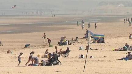 Alors que la saison estivale arrive, les campings accueillent déjà leurs premiers vacanciers. Reportage à Bray-Dunes (Nord), dans les Hauts-de-France, près de la frontière belge. (France 3)