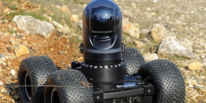 Robot militaire français portant une caméra. (eca)