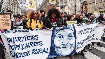 Les proches d'Adama Traoré manifestent le 2 février 2019, à Paris. (ZAKARIA ABDELKAFI / AFP)