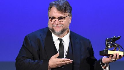 Guillermo del Toro a reçu le Lion d'or de la 74e Mostra de Venise, avec son film "The Shape of Water" 
 (Filippo MONTEFORTE / AFP)